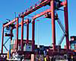 Realizzata la prima Gru RTG Dual Fuel Lng al porto di Livorno.