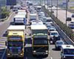 Autotrasportatori stranieri a 400 euro in meno al mese per le aziende.