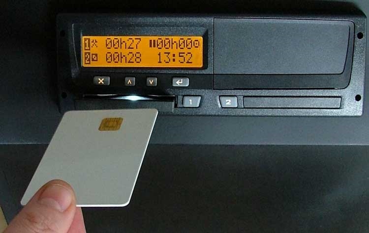 Tachigrafo intelligente: l’introduzione slitta