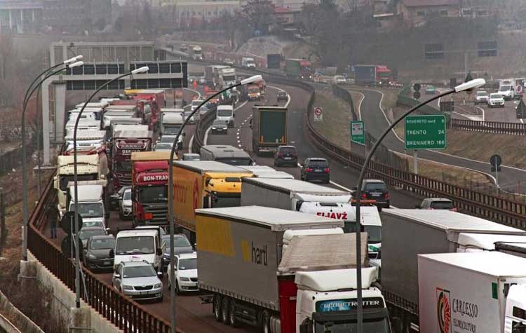 L’Austria impone il numero chiuso di Tir al Brennero