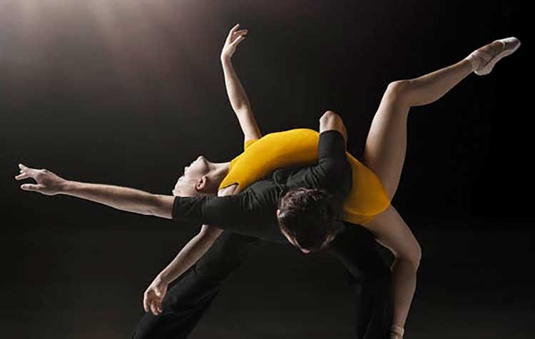 Cosa unisce un corpo di ballo ad un magazzino?