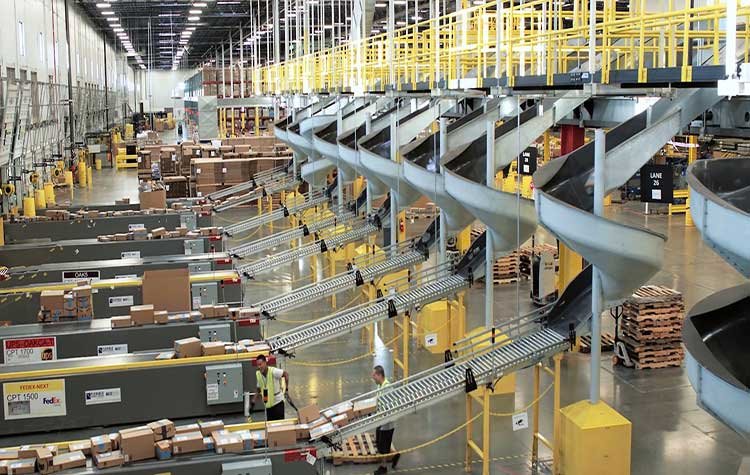 Amazon, come cambia il lavoro nei magazzini USA