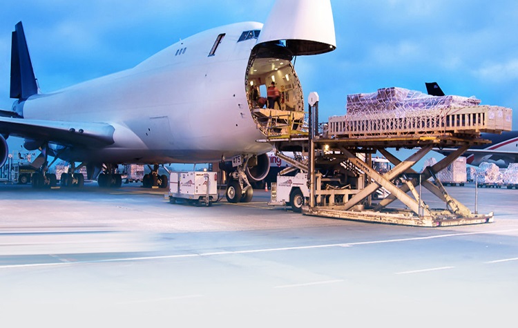 Distribuzione merci: scendono del 3,3% le consegne con cargo aereo