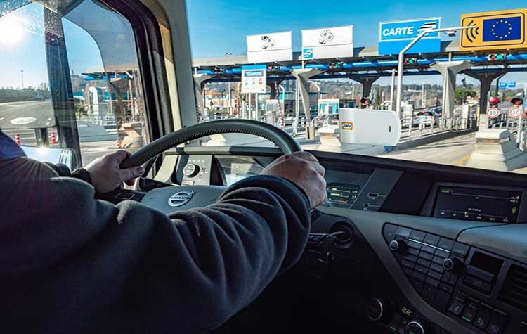 DKV inizia la fase pilota per il proprio box di pagamento dei pedaggi in Italia