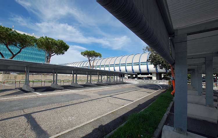 Tettoie per auto Kopron al parcheggio dell’aeroporto Leonardo da Vinci di Fiumicino