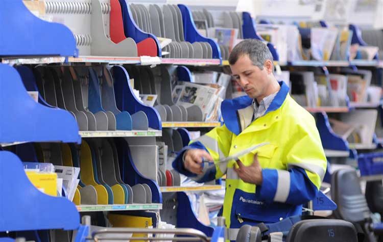 Logistica last-mile, Poste Italiane punta sulla consegna a domicilio dei farmaci